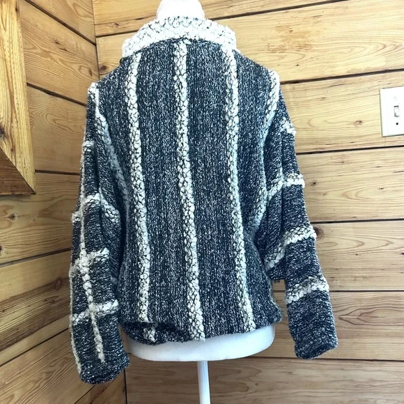 Vintage Sweater Women’s Medium Black‎ White Turtleneck Sweater Cowl Retro Y2K - Picture 7 of 9